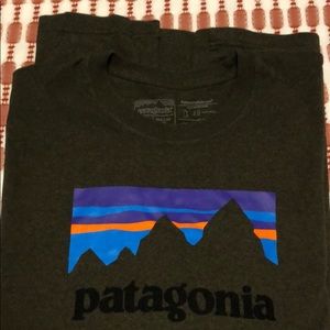 Long sleeve mountain tee